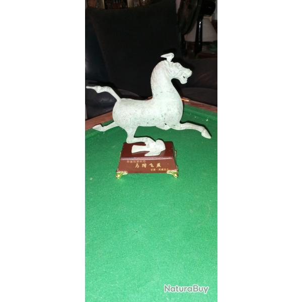 Bronze chinois d'un cheval au galop