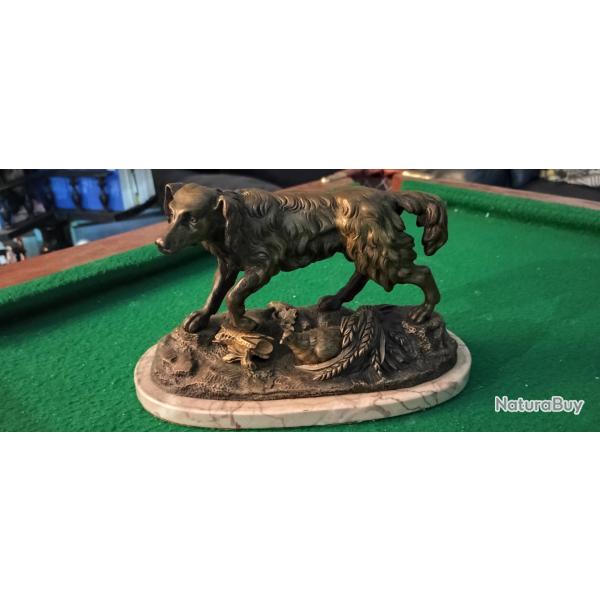 Superbe bronze 19e d'un chien de chasse � l'arr�t sur une perdrix