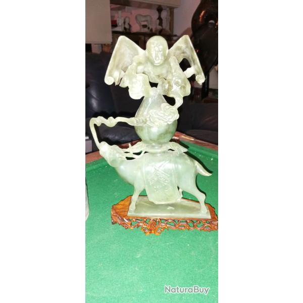 Rare sculpture chinoise en jad�ite ajour�e verte