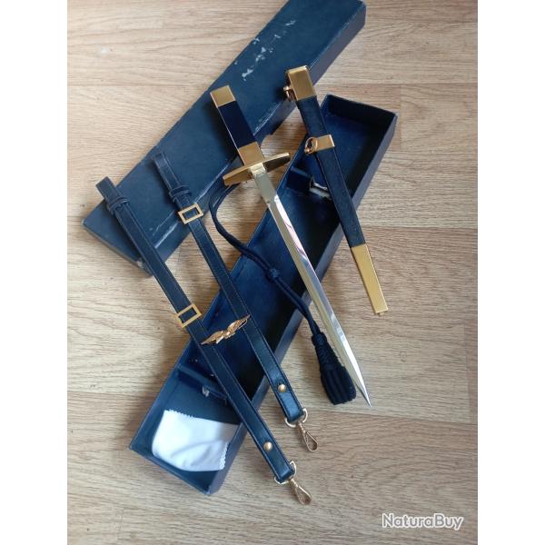 Dague de sous officier de l'arm�e de l'air Mle 1934, compl�te dans sa boite de livraison.