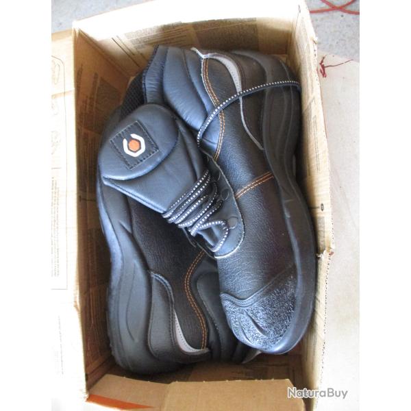 chaussures de scurit BASE taille 39