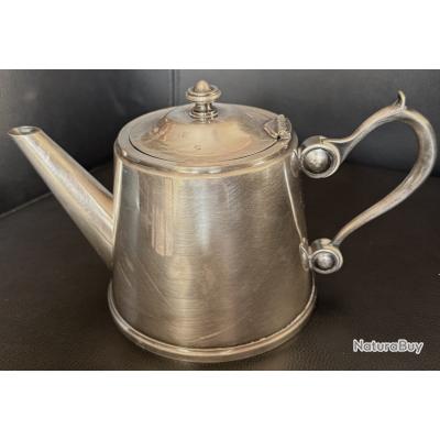 Ancienne Théière Orientale Icône De Cruche En Métal Doré | Vecteur Premium