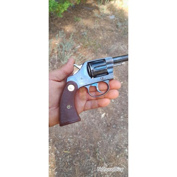 Magnifique colt new police .