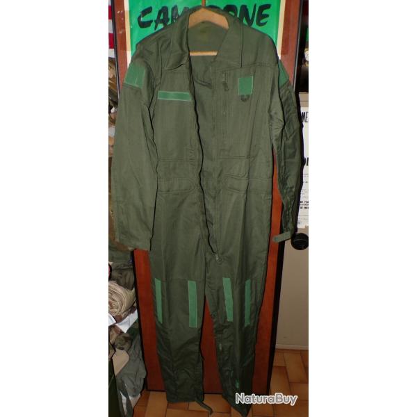 COMBINAISON DE L'ARMEE DE L'AIR FRANCAISE , COULEUR KAKI  TAILLE 108 L  LONGUEUR TOTALE 160 CM LARGE