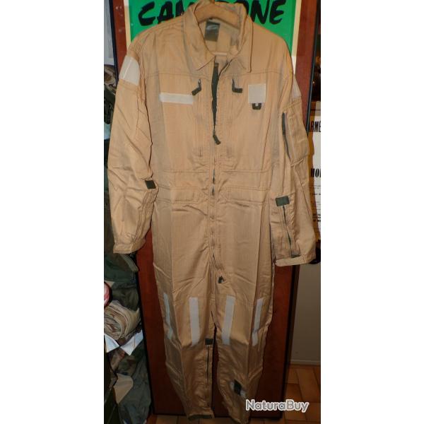 COMBINAISON DE L'ARMEE DE L'AIR FRANCAISE , COULEUR SABLE TAILLE 116 L  LONGUEUR TOTALE 150 CM LARGE