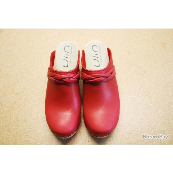 Sabots su�dois femme talons larges bois et cuir tannage v�g�tal ou nubuck rouge