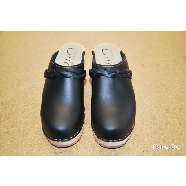 Sabots sudois femme talons larges bois et cuir tannage vgtal ou nubuck noir vg