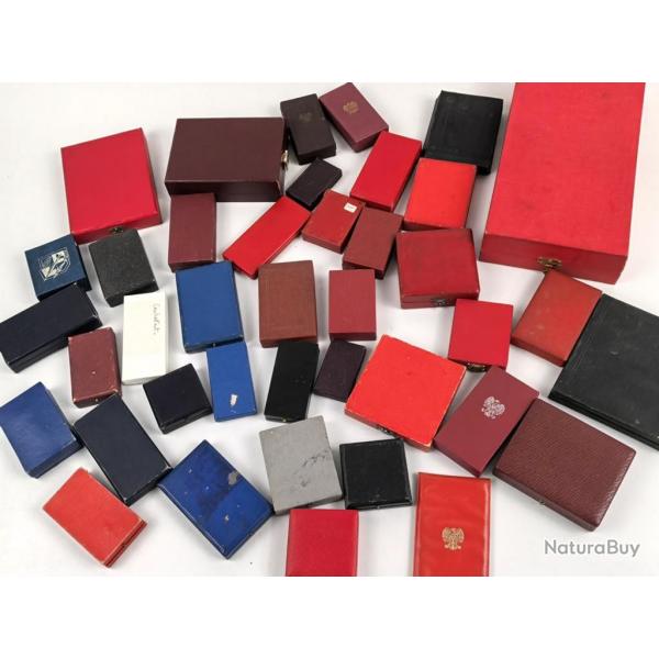 Lot d'�tuis (40 pi�ces) pour d�corations et insignes d'honneur en tout genre