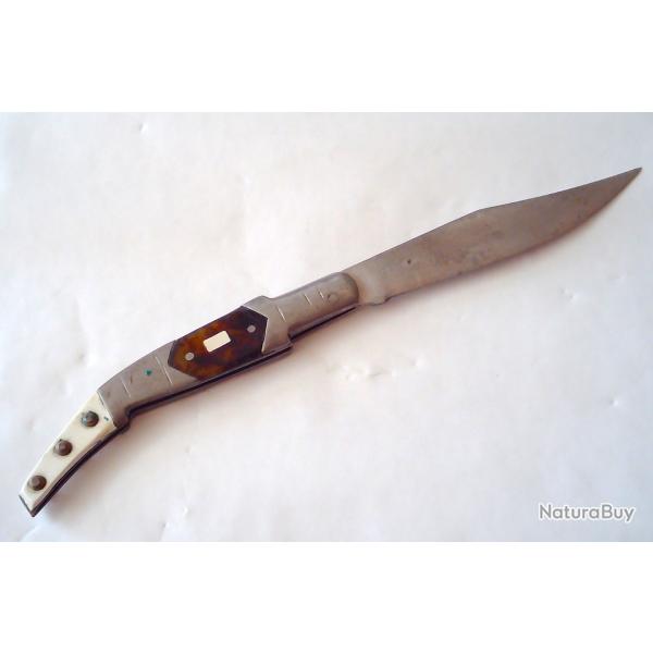 Couteau antique espagnol Mudela du milieu du 20e si�cle, grav� � l'acide dans le style arabe