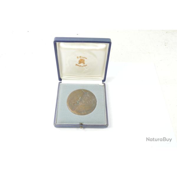 M�daille de table Bronze Dolf LEDEL Lions Club Bruxelles Nations Ann�es 1960. BELGIQUE