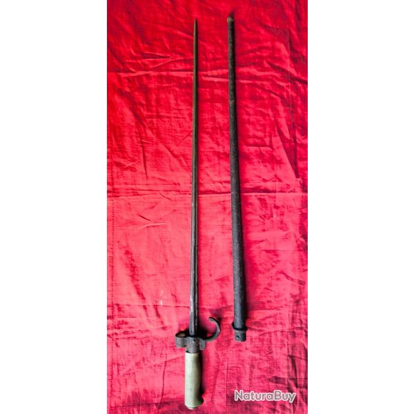 Ba�onnette 1886 Lebel premier type avec fourreau poign�e maillechort quillon pr�sent. Oxydation