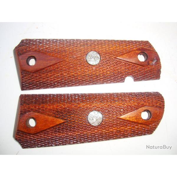 PLAQUETTE NOYER AVEC LOGO SW