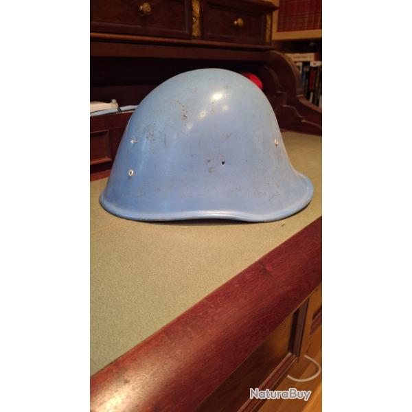 Casque europe de l'est peint couleurs ONU