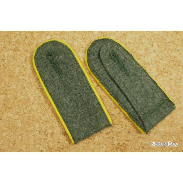 Paire de pattes d epaules WH passepoil  jaune ref 100 box 181