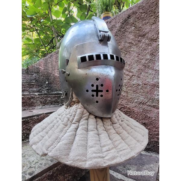 Bacinet � visi�re � clapet dit "klappvisier" dernier quart du XIVe si�cle