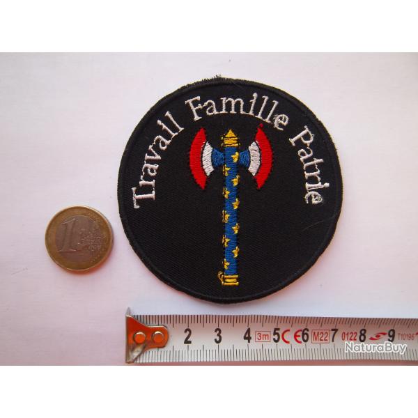 �cusson collection patriotique insigne travail famille patrie francisque P�tain