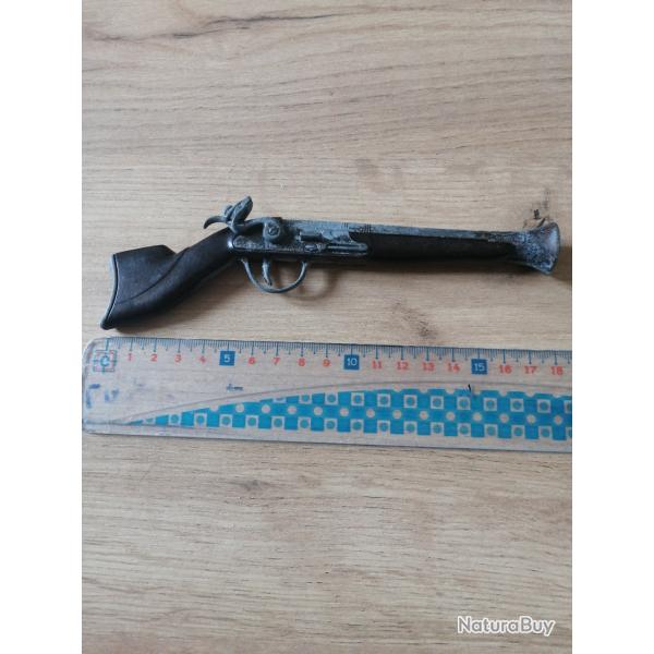 Ancienne petite carabine en jouet de 18cm syst�me pour amorce