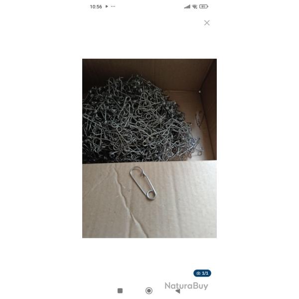 Petite pingle attache canard