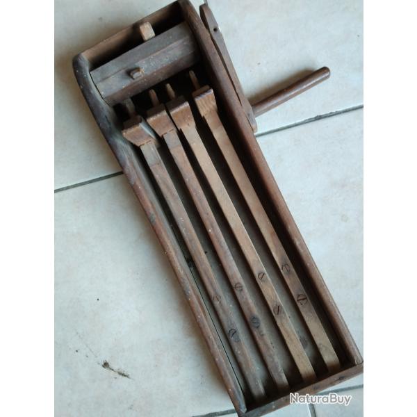 RARE - Ancien effaroucheur � marteaux bois massif parfaitement fonctionnel TBE