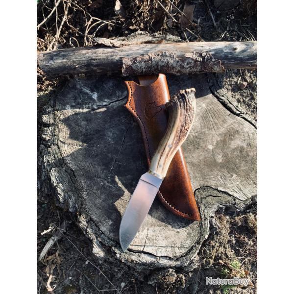 couteau de chasse d'artisan / le solitaire /  acier carbone 1070 / gravure sanglier