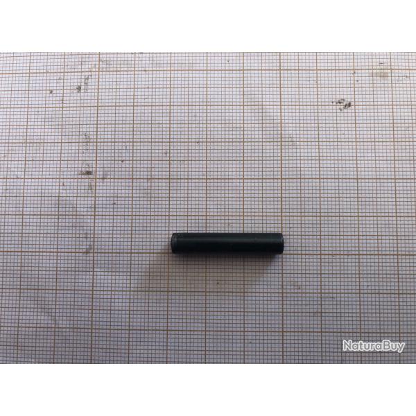 Diana 25: gros rivet de retenu du bloc ressort  l'arrire du tube.