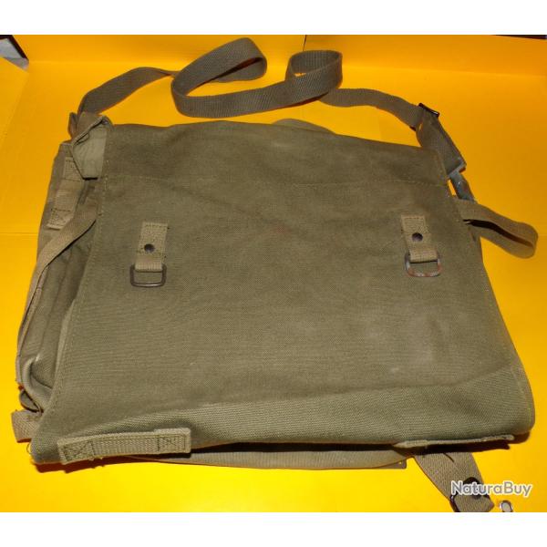 MUSETTE MILITAIRE EN TISSU DE TYPE ARMEE ALLEMANDE   ,DIMENSION LONGUEUR 34 CM , 100 % COTON FABRICA