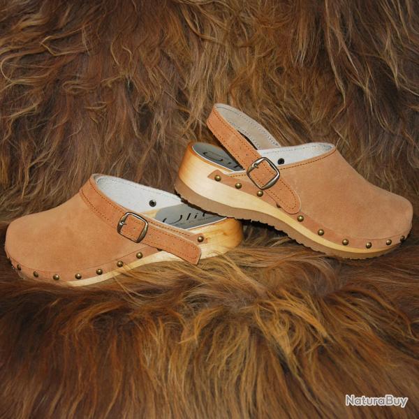 Sabots mules femme en su�de � clous et bride cheville amovible