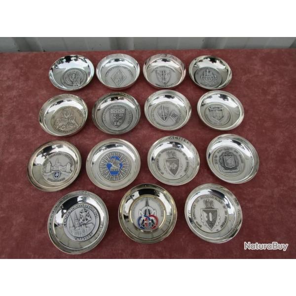 LOT DE 15 COUPELLES MILITAIRES EN METAL ARGENTE XX E