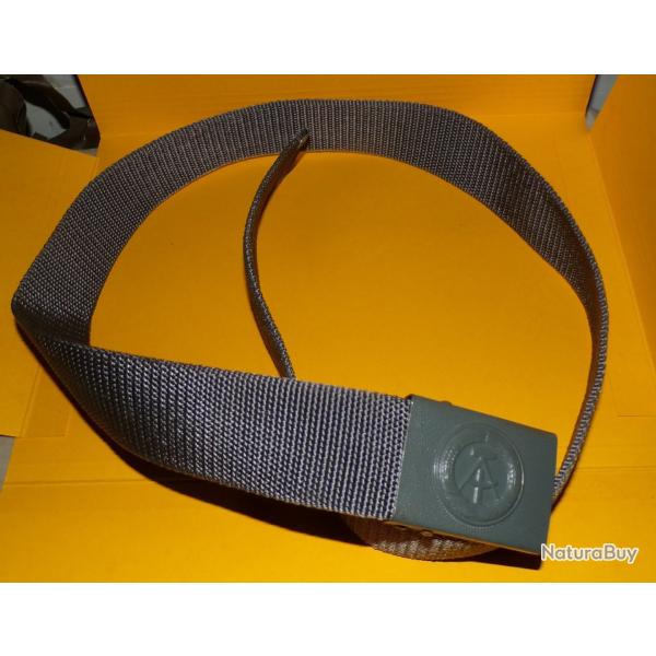 CEINTURON DE LA REPUBLIQUE DEMOCRATIQUE ALLEMANDE , LONGUEUR MAXIMUM 115 CM  , BON ETAT VOI