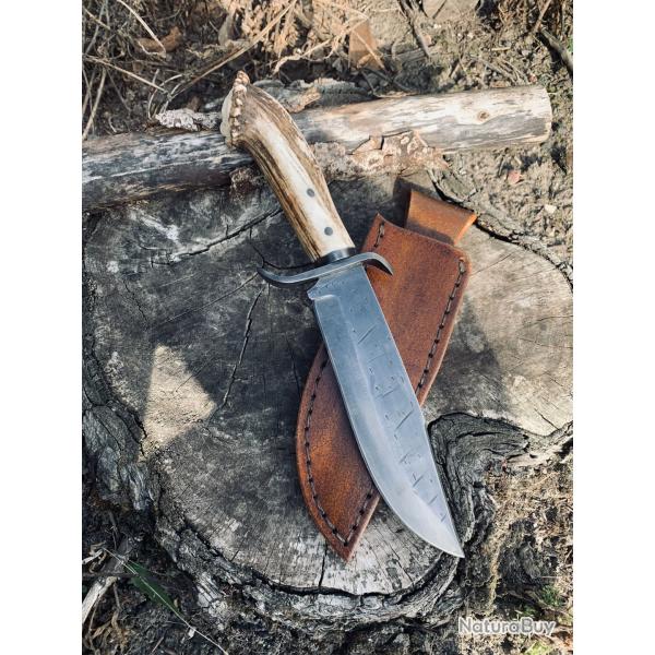 couteau bowie d'artisan / bois de cerf/ acier carbone 1095 / campement, bushcraft....