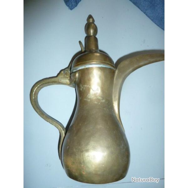 objets divers : cafeti�re moyen orient antique