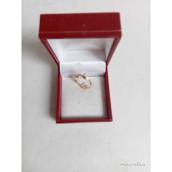 bague or 18k tete d'aigle avec diamant et perle diam�tre interieur 17 mm