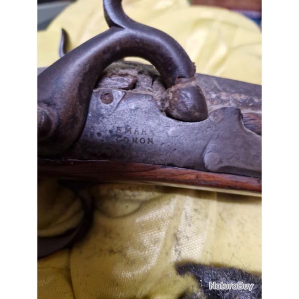 fusil juxtapos� a chiens