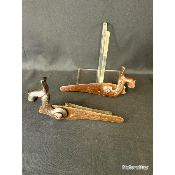 PI�CES D�TACH�ES: PAIRE DE PLATINES POUR PISTOLET � PERCUSSION