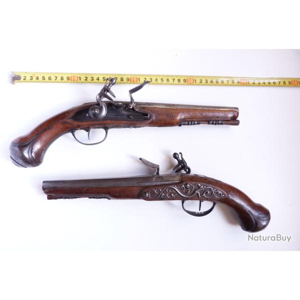 BONNE PAIRE DE PISTOLETS d'officier d�but 18e sign�e SOISSON � GRENOBLE