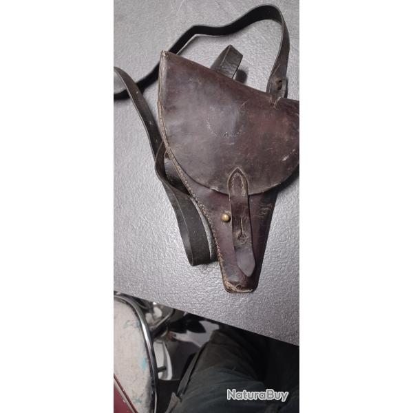 Etui cuir simplifi� pour revolver 1892 Epoque wwI et  WWII avec bretelle suspension