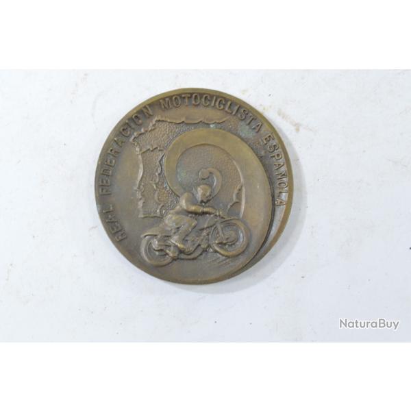 M�daille / insigne ann�es 1950 Real Federacion Motociclista Espanola RFME medal. Collection moto