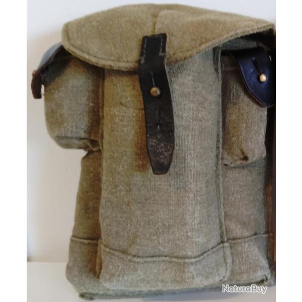 Porte-chargeurs AK-47 p�riode guerre froide de l'arm�e Tch�coslovaque en excellent �tat.