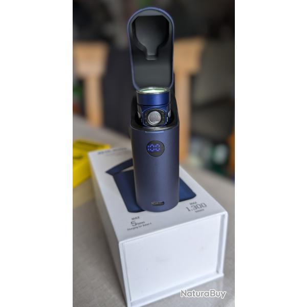 Lampe torche Olight Baton 4 �dition Premium Bleu Royal 1300 lm. Avec bo�tier de rechargement.