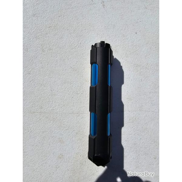 silencieux noir mtal et bleu