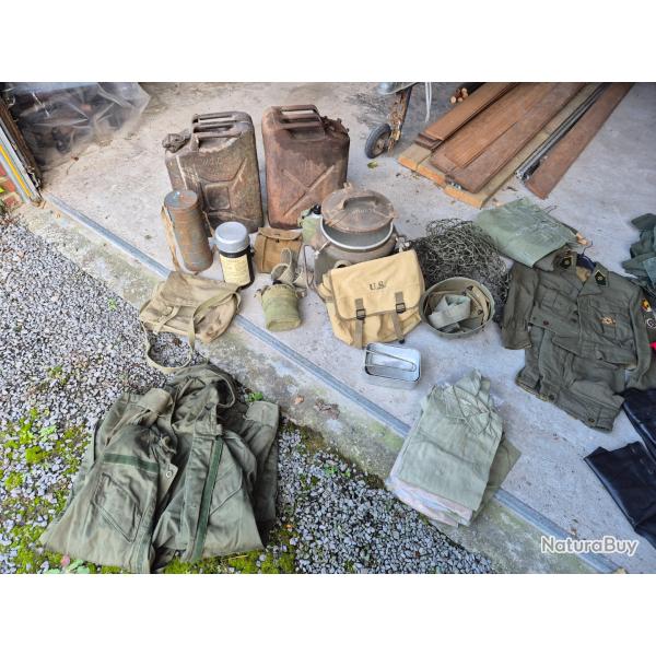 lot de vtements et matriel militaire divers Jerrican US sac filet casque masque chaussure