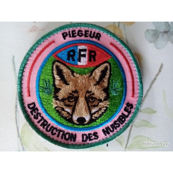 vend �cusson neuf brod� pi�geur,