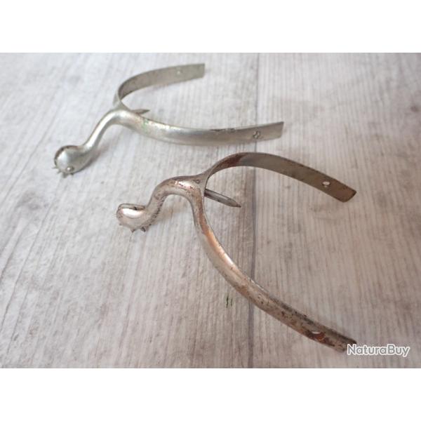 Ancienne paire d'perons pour chaussures de sortie ou bottes pour officier suisse