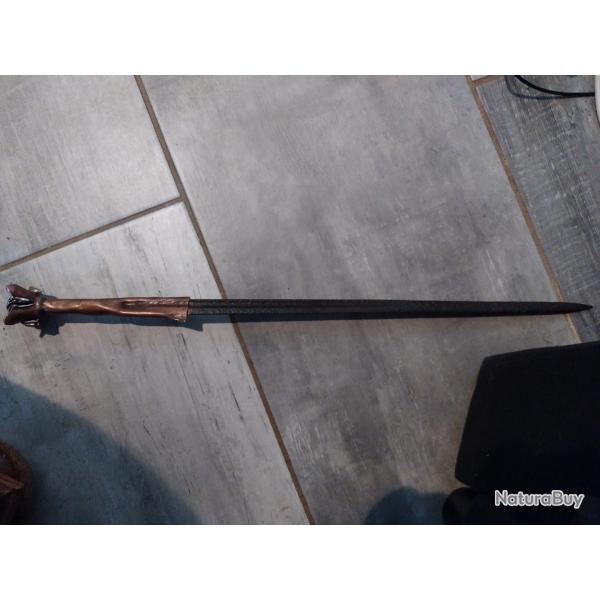 Baonnette artistique avec une fleur  la  du manche