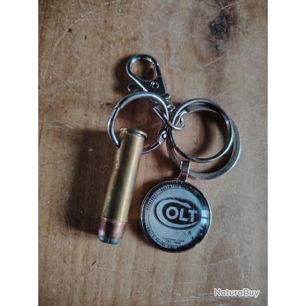 Porte clefs avec munition de manipulation 357 magnum et m�daillon Colt