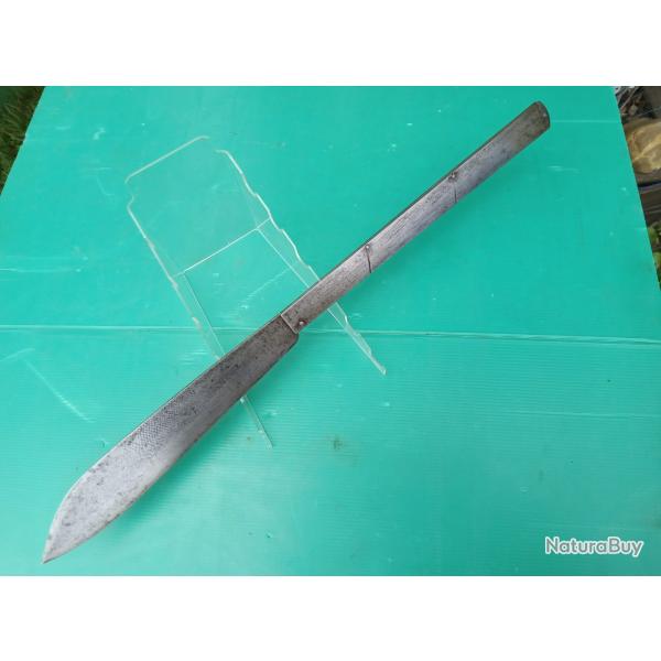 EXTRAORDINAIRE  COUTEAU  DE MARIN PECHEUR  .  PARFAIT FONCTIONNEMENT . LG  : 610mm . LAME GRAVEE .