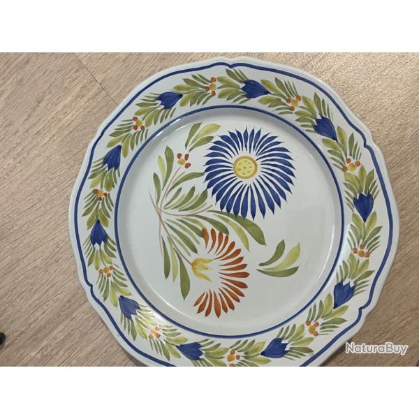 Lot de 2 assiettes Henriot Quimper - d�cor fleuri peint main