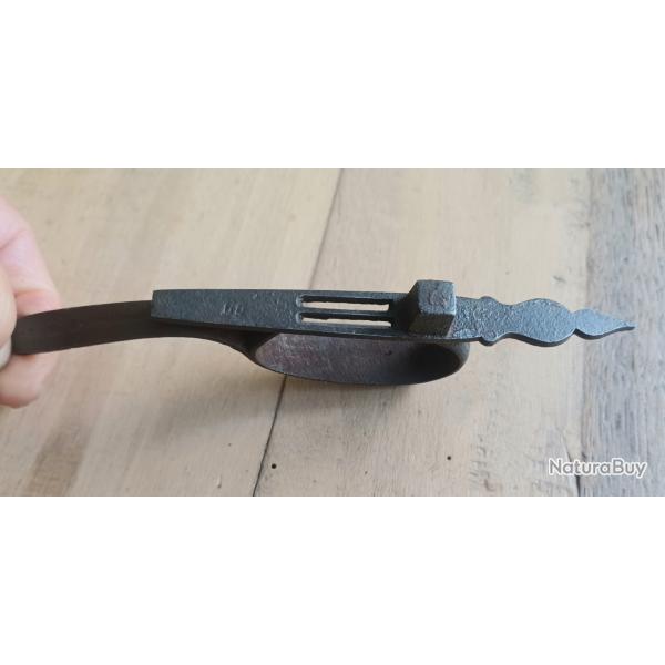 Ancien pontet fer forg� pour fusil chasse