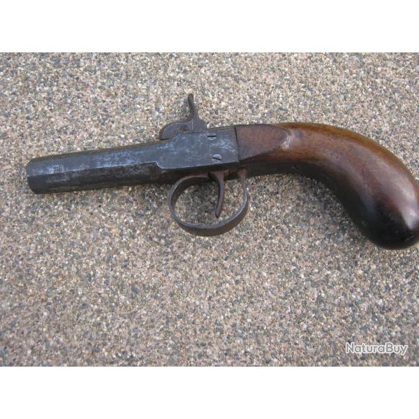 UN PETIT PISTOLET A PERCUSSION