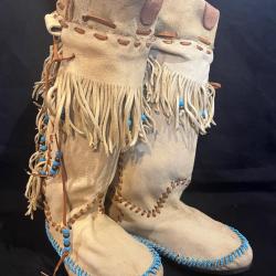 Jolie paire de mocassins montants  indiens des plaines taille 38 perl&eacute;s